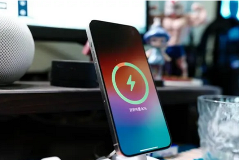 会理苹果15换屏服务分享用什么充电器给iPhone15充电更好 